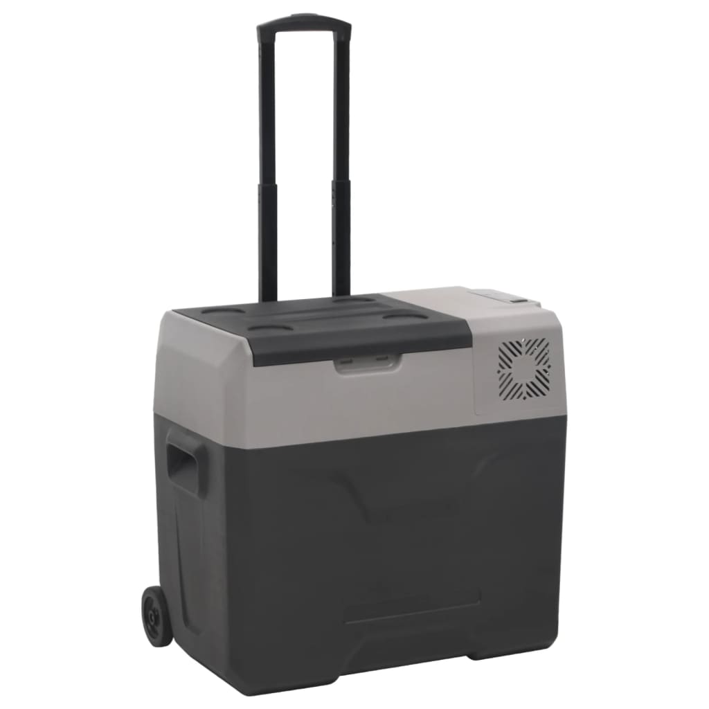 VXL8720845718954_a_en_hd_1.jpg vidaXL Chladiaci box s kolieskom a rukoväťou čierno-sivý 50 l PP – Obrázok 1