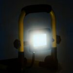 vidaXL LED reflektor s rukoväťou 10 W studené biele svetlo – Obrázok 2