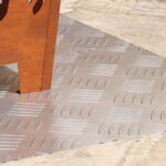 vidaXL Hliníkové protiskluzové platne 2 ks 80x40 cm