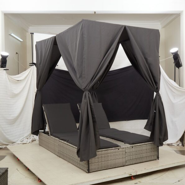 vidaXL Dvojitý slnečník s prístreškom a záclonami Svetlosivý Poly ratan – Obrázok 2