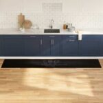 vidaXL Kuchynský koberec Čierna 300 x 60 cm Zamat