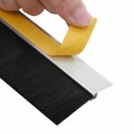 vidaXL Samolepiace tesnenia dverí s kefou 2 pcs Strieborná 100 cm – Obrázok 7