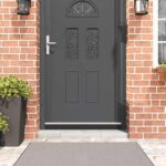 vidaXL Samolepiace tesnenia dverí s kefou 12 pcs Strieborná 100 cm