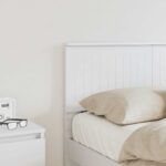 vidaXL Zadné čelo s čelnou doskou Biela 135 cm Kompozitné drevo – Obrázok 3