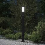 vidaXL Stĺpikové svietidlo so senzorom a zásuvkou 110 cm nehrdzavejúca oceľ IP44