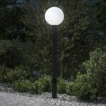 vidaXL Stĺpikové svietidlo so zásuvkou 120 cm čierne IP44
