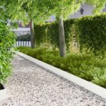 vidaXL Obrubník trávnika 30 pcs 103 x 20 cm kov Biela