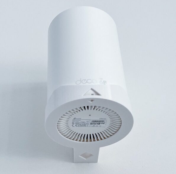 Držiak na stenu pre TP-Link DECO XE75/XE75 Pro na stenu biely – Obrázok 4