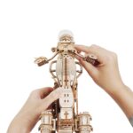 Hračka Robotime 3D drevené mechanické puzzle Motorka (cruiser) – Obrázok 3