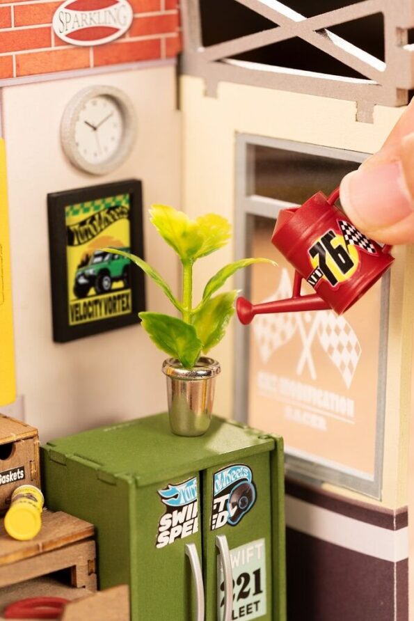 Hračka Robotime miniatúra domčeka Garáž – Obrázok 15