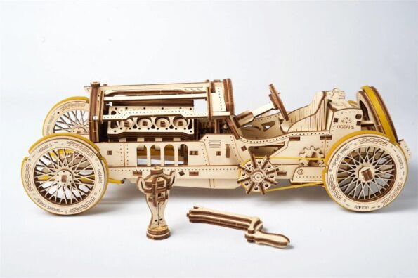 Hračka Ugears 3D drevené mechanické puzzle U9 Auto (Grand Prix) – Obrázok 2