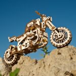 Hračka Ugears 3D drevené mechanické puzzle UGR-10 Motorka (scrambler) s vozíkom – Obrázok 9