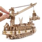 Hračka Ugears 3D drevené mechanické puzzle Výskumná loď – Obrázok 3