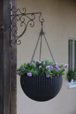 Kvetináč Keter Hanging Sphere grafitový – Obrázok 3