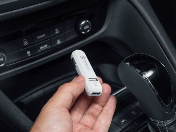 Nabíjačka Avacom do auta  CarMAX 2x Qualcomm Quick Charge 2.0, biela farba (USB-C kábel) – Obrázok 2
