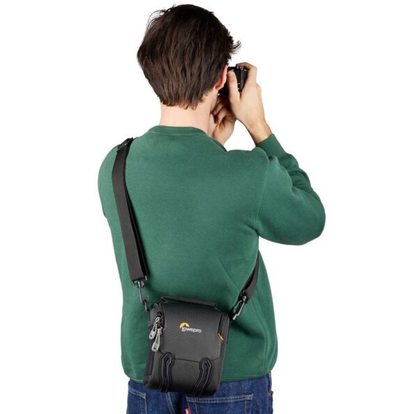 Taška Lowepro Adventura SH 120 III Black – Obrázok 9