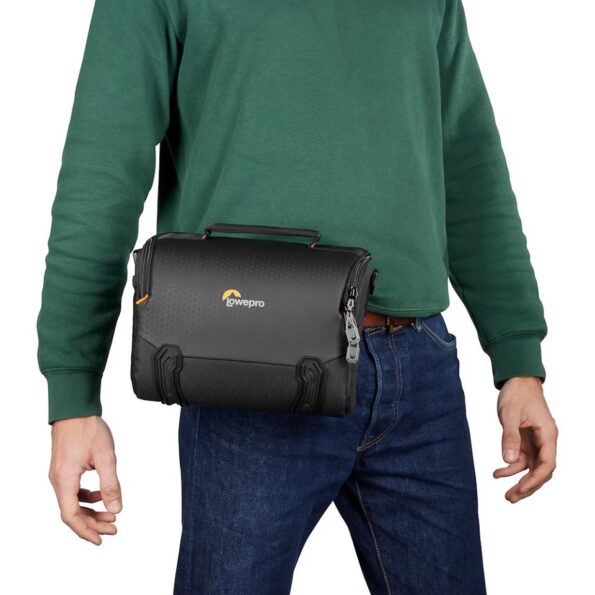 Taška Lowepro Adventura SH 160 III Black – Obrázok 2
