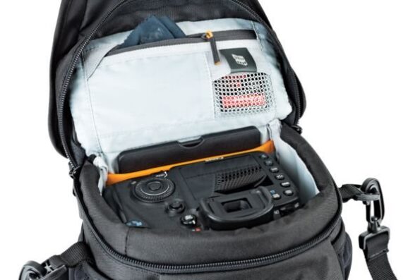 Taška Lowepro Nova 140 AW II black – Obrázok 6