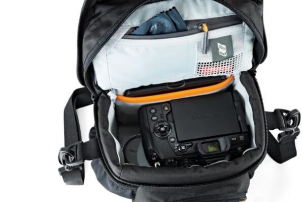 Taška Lowepro Nova 140 AW II black – Obrázok 7