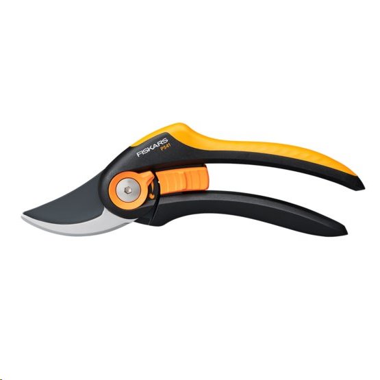 Zahradne-noznice-Fiskars-SmartFit-Plus-P541 Záhradné nožnice Fiskars SmartFit Plus P541 – Obrázok 1