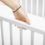 Detská postieľka New Baby BASIC so sťahovacou bočnicou a šuplíkom biela – Obrázok 8