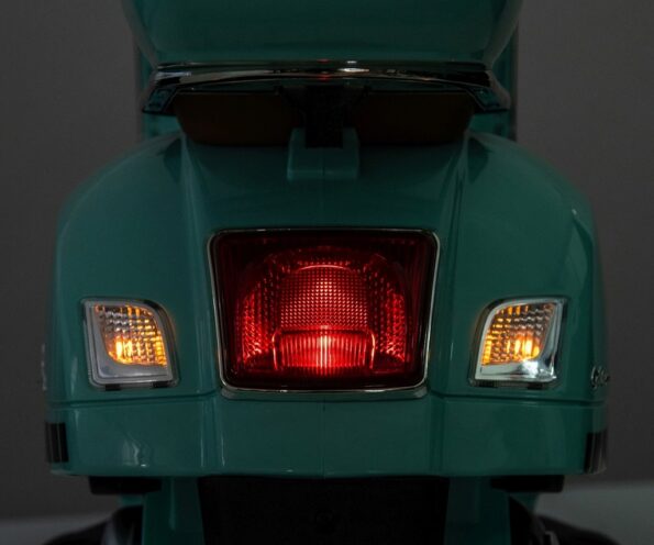 Elektrický skúter Milly Mally Vespa GTS Super red – Obrázok 11
